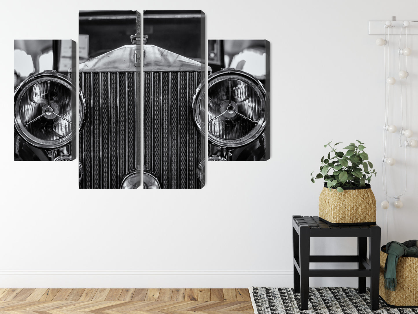 Obraz Wieloczęściowy Rolls Royce Z Bliska – elegancki akcent motoryzacyjny do wnętrz nowoczesnych i industrialnych – widok 7