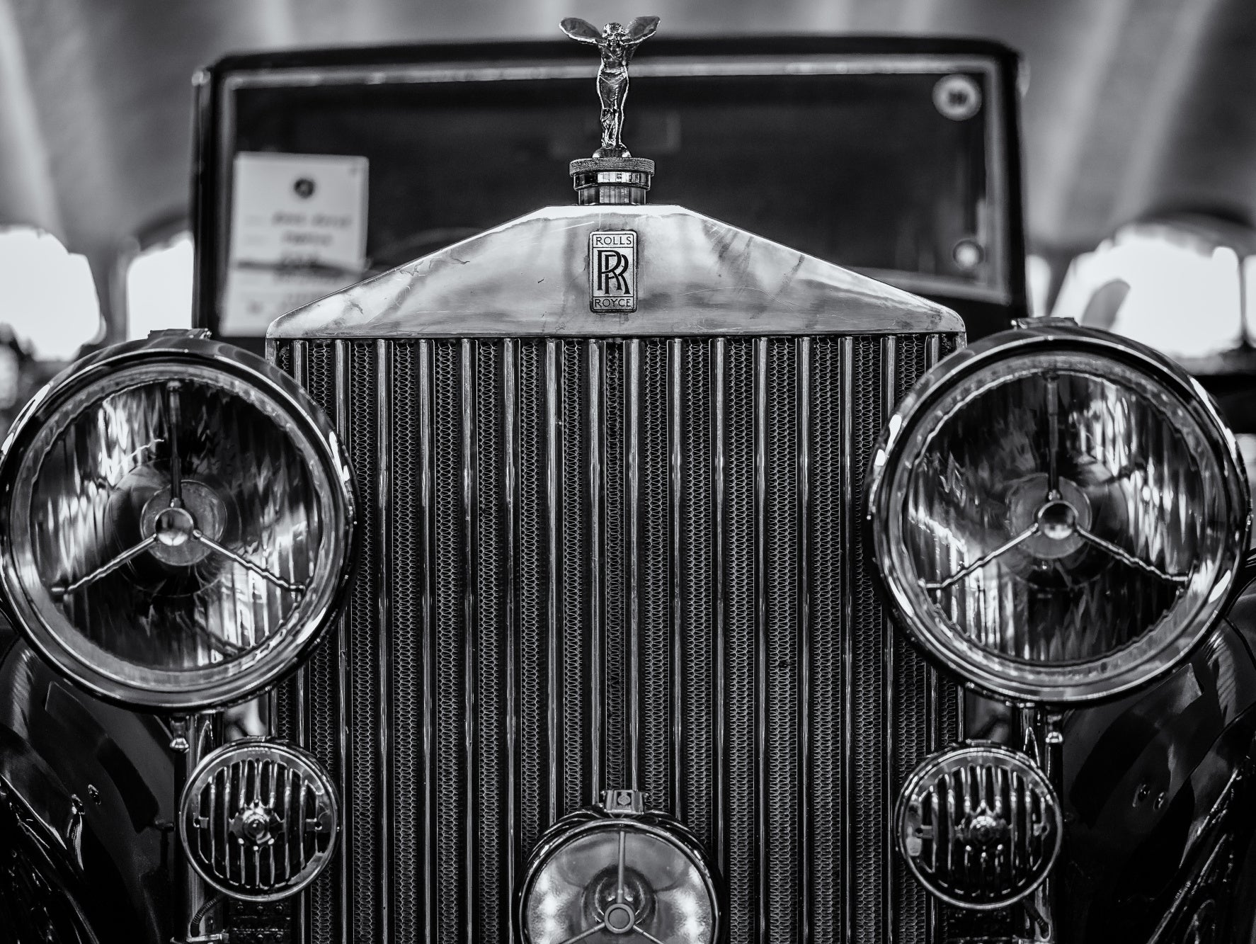Obraz Wieloczęściowy Rolls Royce Z Bliska – elegancki akcent motoryzacyjny do wnętrz nowoczesnych i industrialnych 200x150