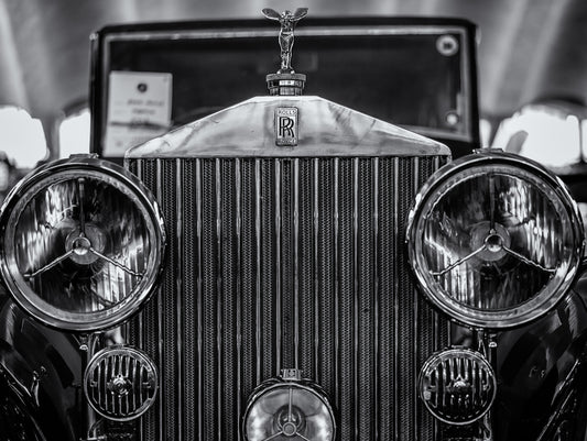 Obraz Wieloczęściowy Rolls Royce Z Bliska – elegancki akcent motoryzacyjny do wnętrz nowoczesnych i industrialnych 200x150