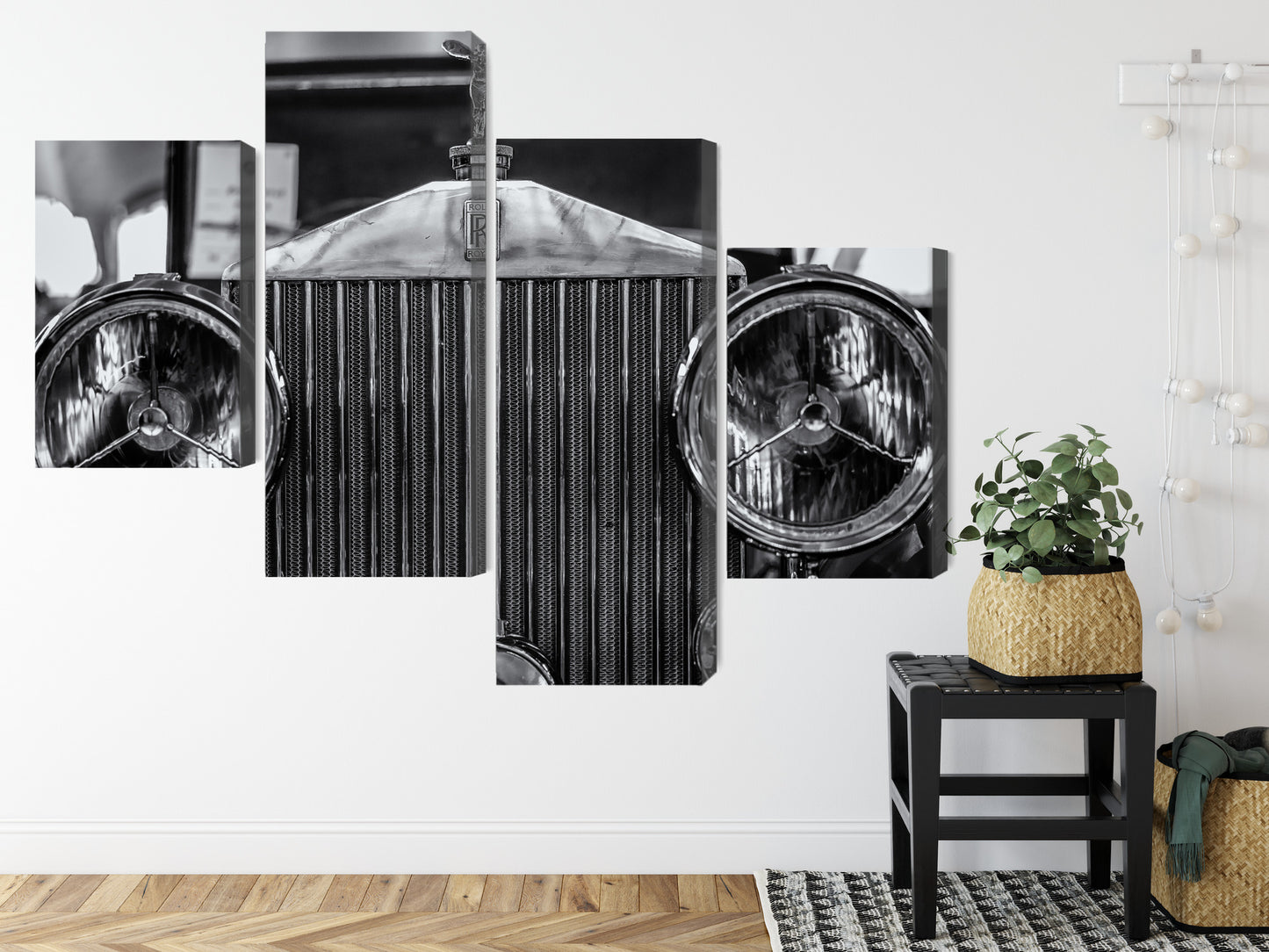 Obraz Wieloczęściowy Rolls Royce Z Bliska – elegancki detal do wnętrz modern classic i loft – widok 7