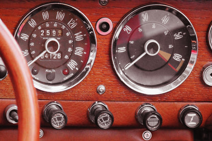 Obraz Wieloczęściowy Liczniki Samochodu Retro – vintage motoryzacja do wnętrz industrialnych i loftowych 180x120