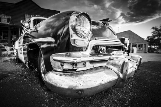 Obraz Wieloczęściowy Auto Retro – czarno-biała klasyka do wnętrz loftowych i minimalistycznych 180x120