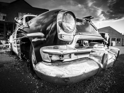 Obraz Wieloczęściowy Amerykański Samochód Retro – czarno-biała ikona motoryzacji do wnętrz loftowych i nowoczesnych 200x150