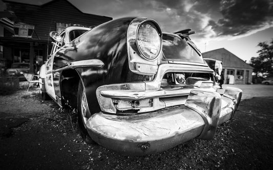 Obraz Wieloczęściowy Retro Auto amerykańskie – kontrastowy akcent do wnętrz industrialnych i minimalistycznych 240x150