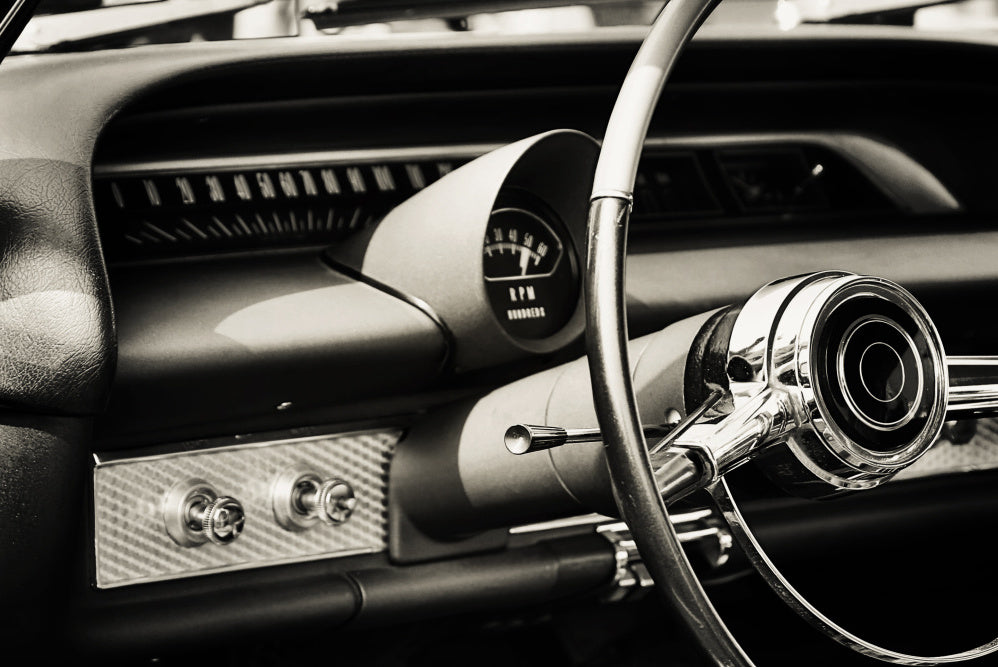 Obraz Wieloczęściowy Deska Rozdzielcza Klasyka – retro motoryzacja do wnętrz vintage i industrialnych 180x120