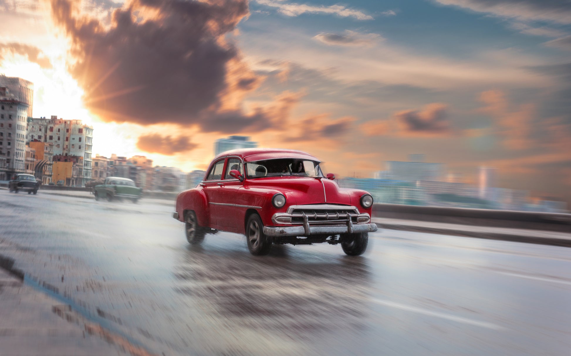 Obraz Wieloczęściowy Zabytkowy Samochód na Drodze – retro motoryzacja do wnętrz industrialnych i vintage 240x150