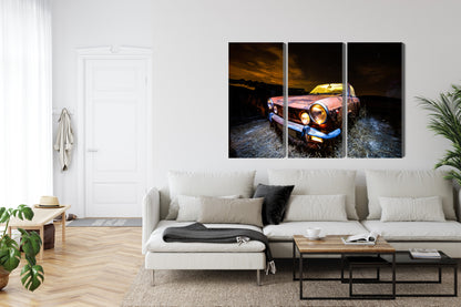 Obraz Wieloczęściowy Stary Opuszczony Samochód – klimat retro do wnętrz loftowych i vintage – widok 5
