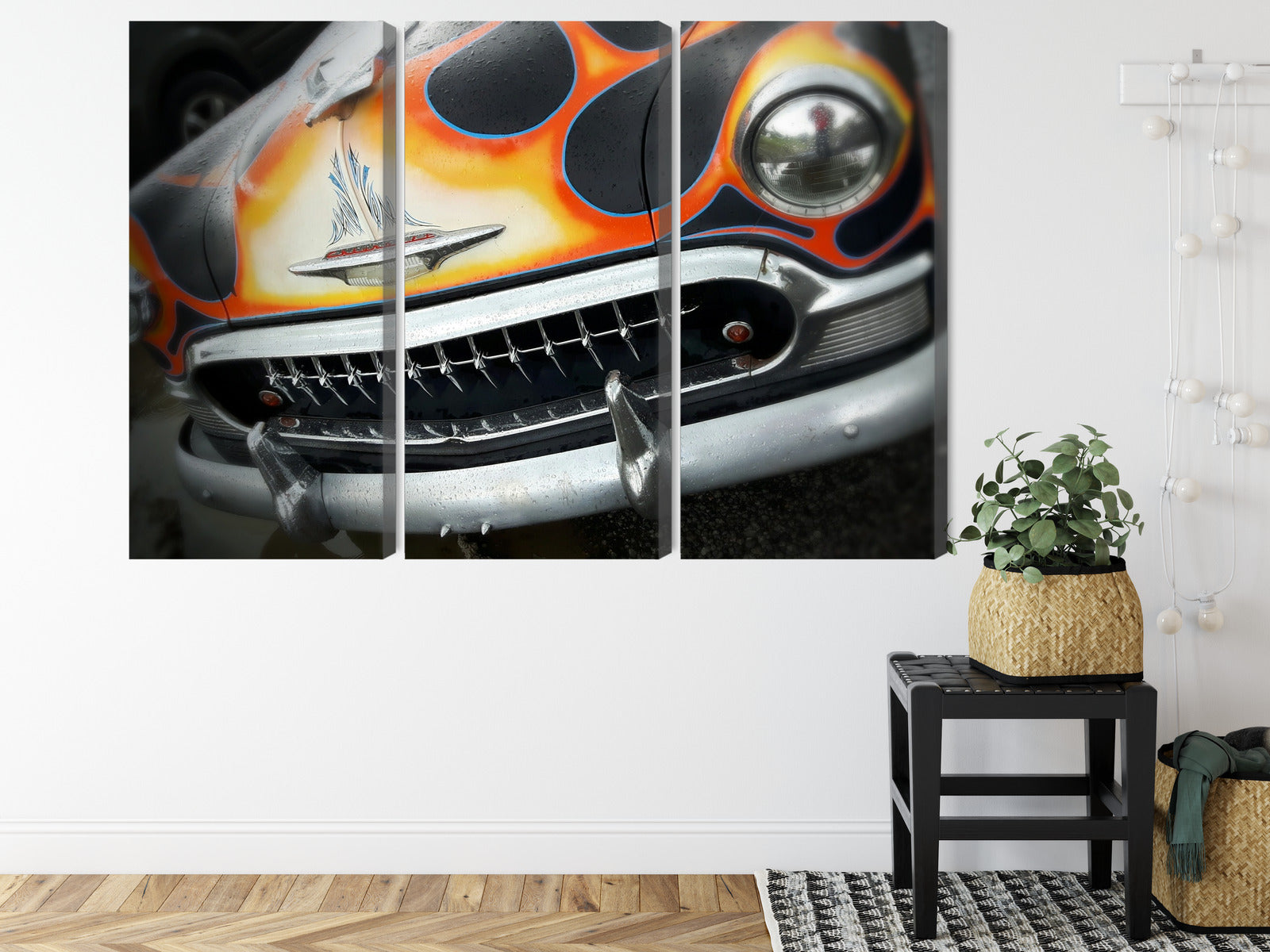 Obraz Wieloczęściowy Hot Rod z Płomieniami – dynamiczny, motoryzacyjny do wnętrz industrialnych i loftowych – widok 7