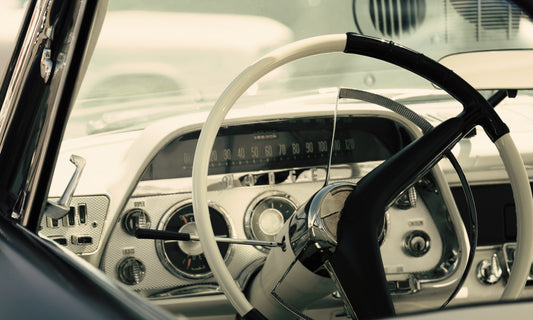 Obraz Wieloczęściowy Wnętrze Klasycznego Samochodu – motoryzacyjny akcent do wnętrz retro i loftowych 250x150