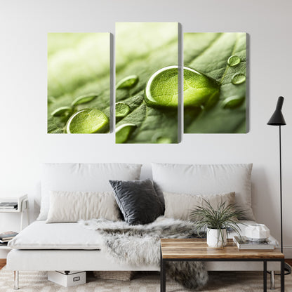 Obraz Wieloczęściowy Krople Wody na Liściu – naturalna świeżość do wnętrz skandynawskich i nowoczesnych – widok 3