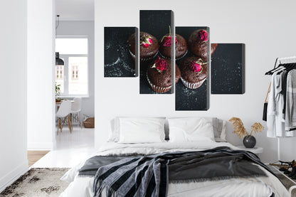 Obraz Wieloczęściowy Babeczki Czekoladowe z Różami – słodka elegancja do wnętrz shabby chic, klasycznych i nowoczesnych – widok 6