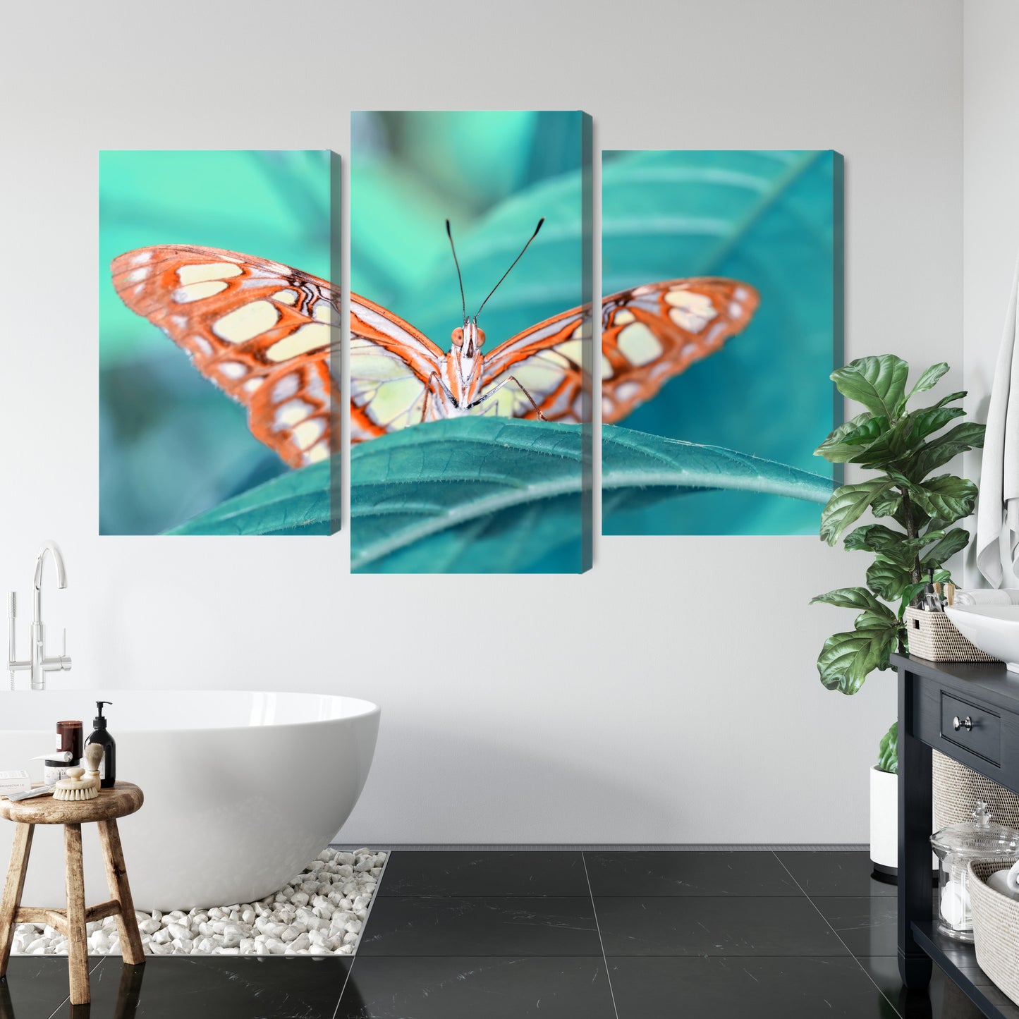 Obraz Wieloczęściowy Motyl Na Liściu – natura w detalu do wnętrz skandynawskich, botanicznych i nowoczesnych – widok 4