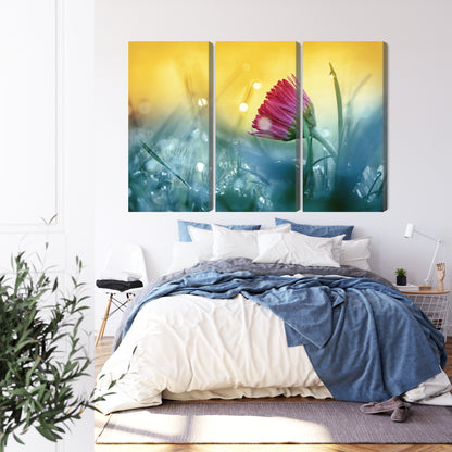 Obraz Wieloczęściowy Różowy Kwiat na Łące – delikatna botanika do wnętrz nowoczesnych, klasycznych i boho – widok 2