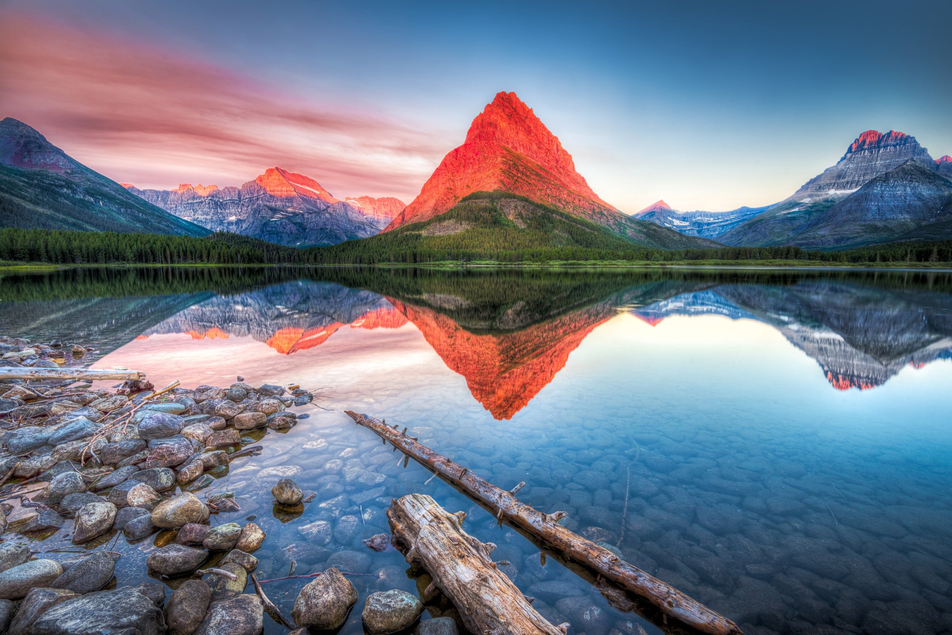 Obraz Wieloczęściowy Jezioro Swiftcurrent Lake – pejzaż spokojny do wnętrz nowoczesnych i minimalistycznych 180x120