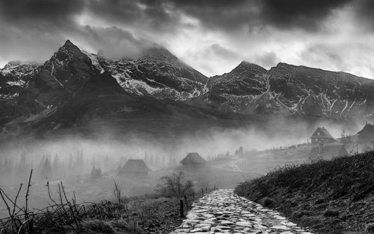 Obraz Wieloczęściowy Tatry: Hala Gąsienicowa – czarno-biały krajobraz do wnętrz nowoczesnych i minimalistycznych 240x150