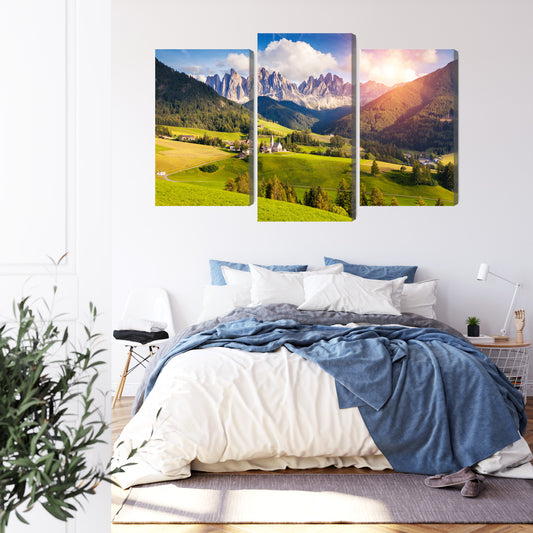 Obraz Wieloczęściowy Pejzaż Górski – słoneczna panorama do wnętrz skandynawskich, nowoczesnych i naturalnych – widok 2