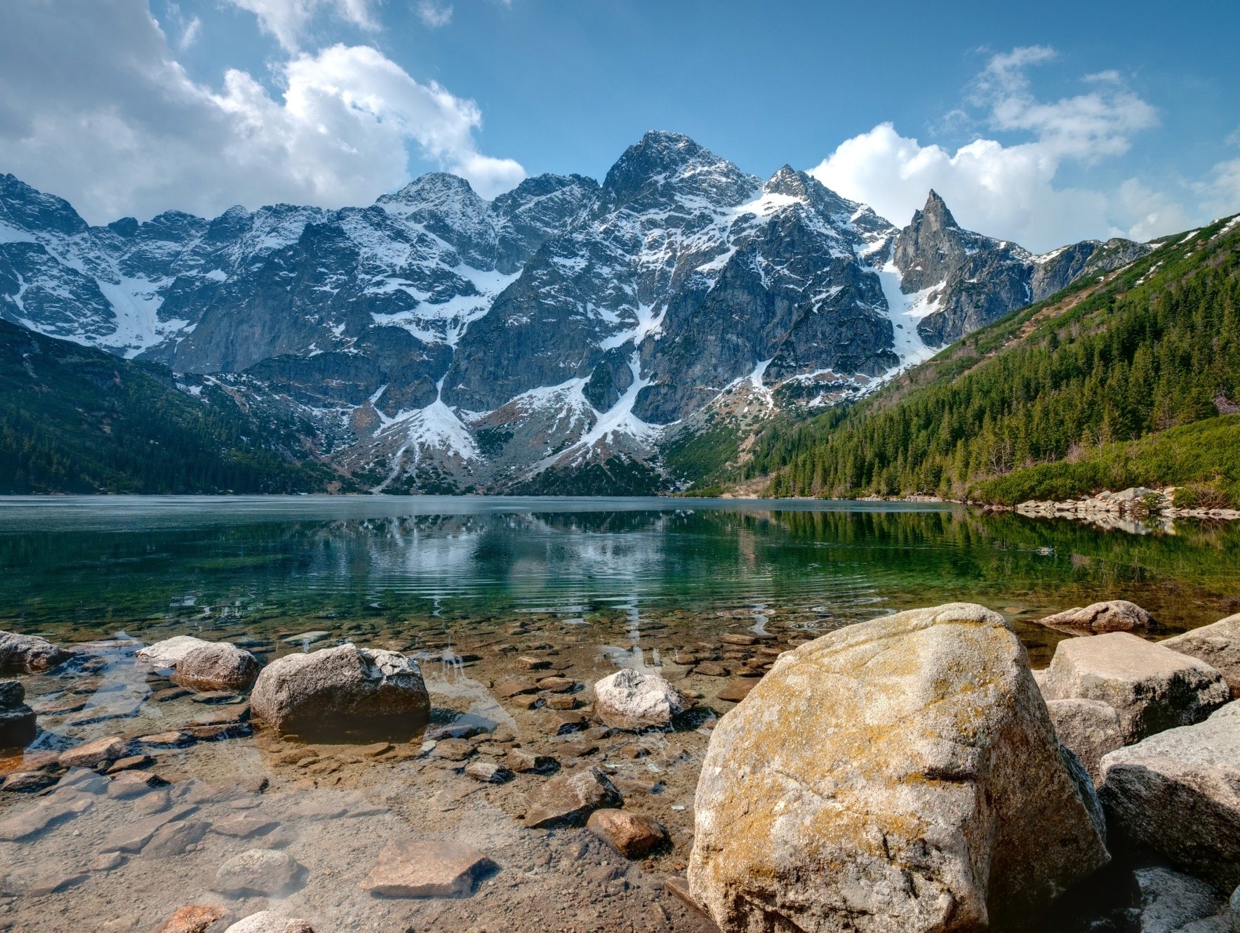Obraz Wieloczęściowy Morskie Oko – majestatyczny krajobraz górski do wnętrz skandynawskich i nowoczesnych 200x150