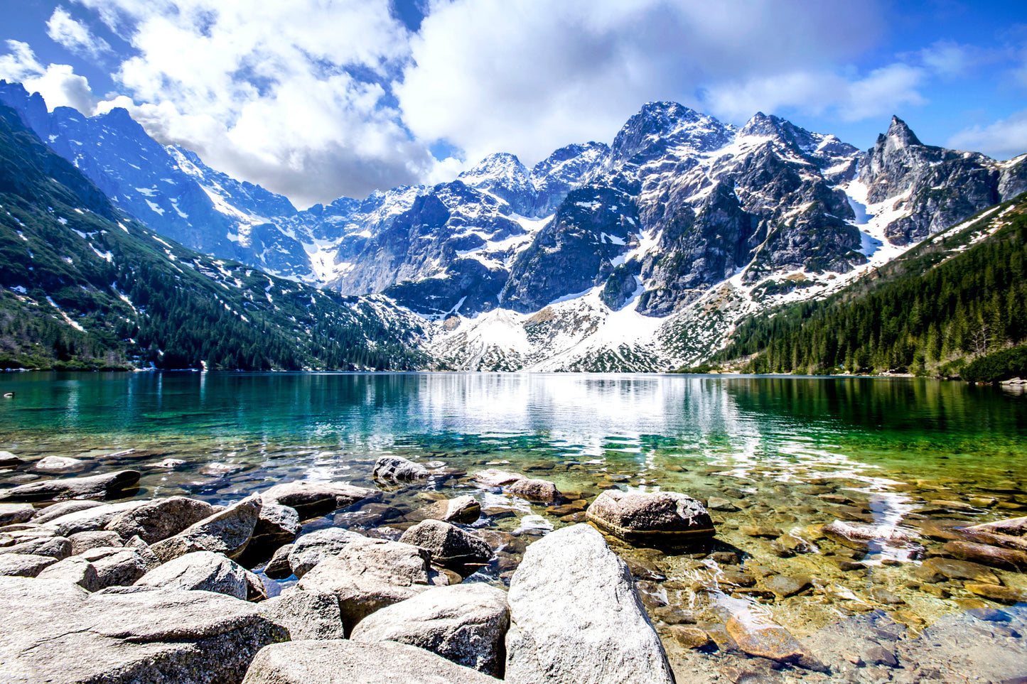 Obraz Wieloczęściowy Morskie Oko – spokojna panorama tatrzańskiego jeziora do wnętrz skandynawskich i minimalistycznych 180x120