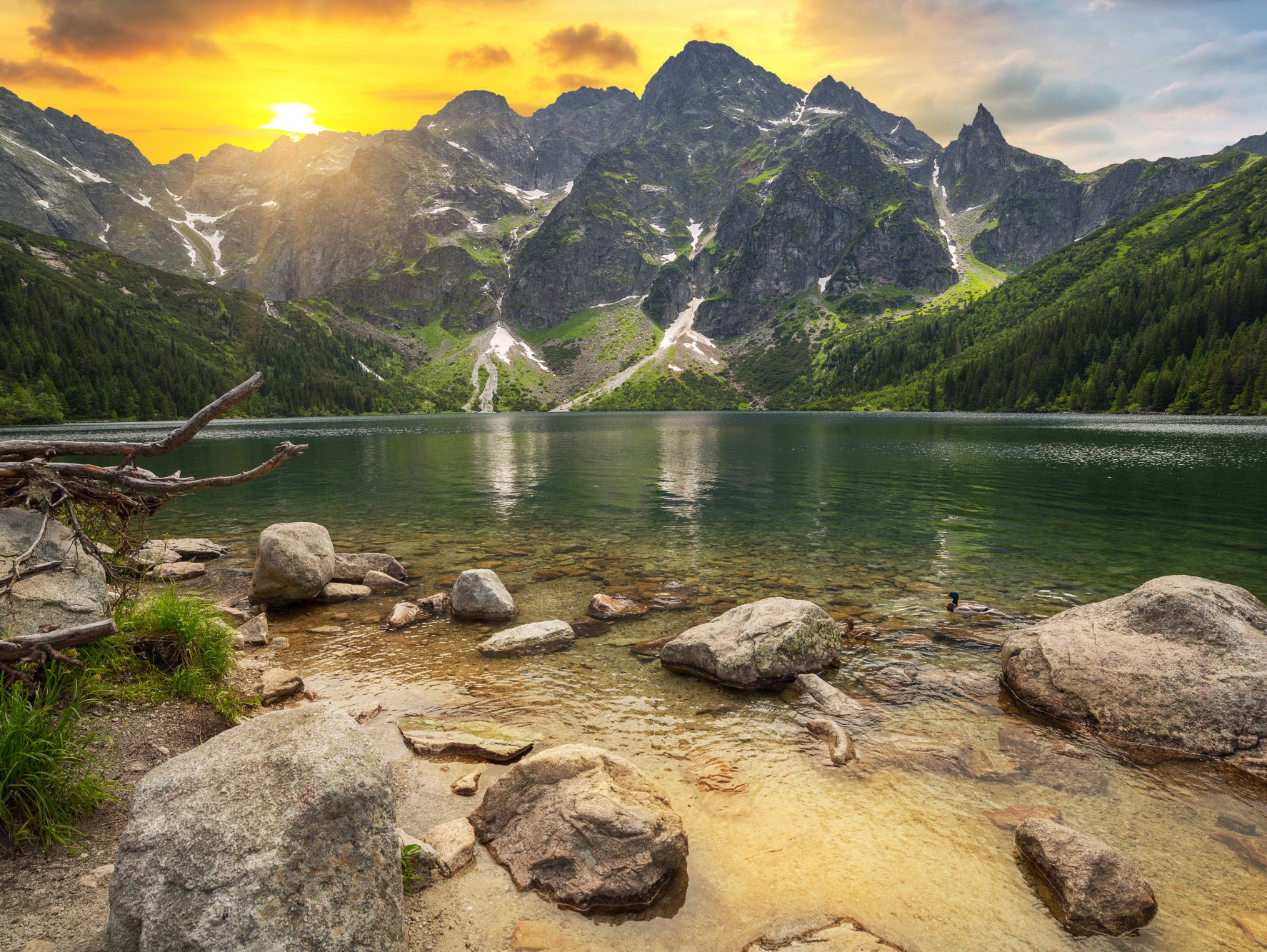 Obraz Wieloczęściowy Morskie Oko – majestatyczny zachód słońca do wnętrz górskich, naturalnych i nowoczesnych 200x150