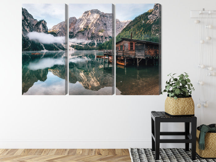 Obraz Wieloczęściowy Domek Nad Jeziorem Braies – krajobraz alpejski do wnętrz rustykalnych i klasycznych – widok 7