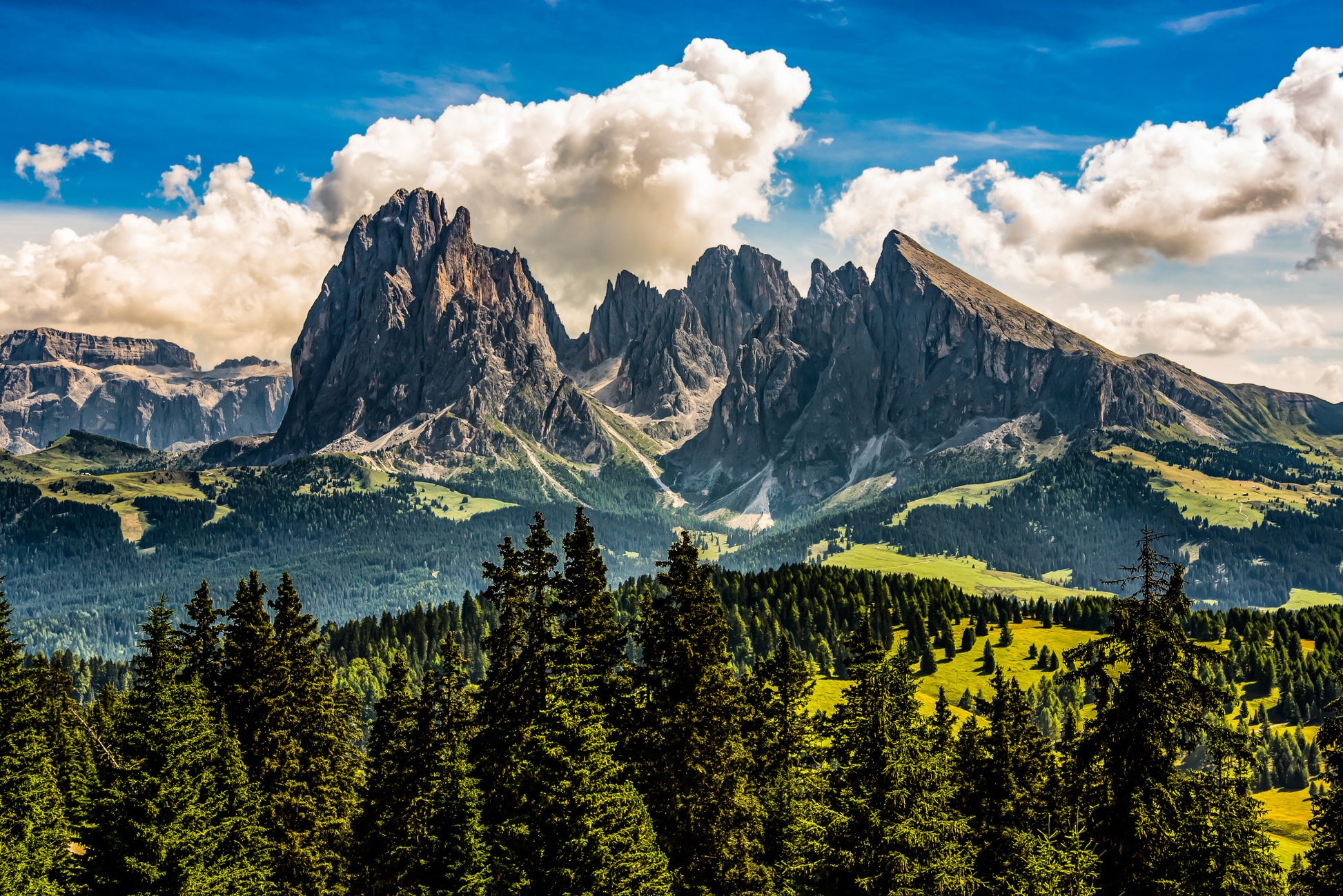 Obraz Wieloczęściowy Dolomity – majestatyczny krajobraz górski do wnętrz skandynawskich, nowoczesnych i naturalnych 180x120