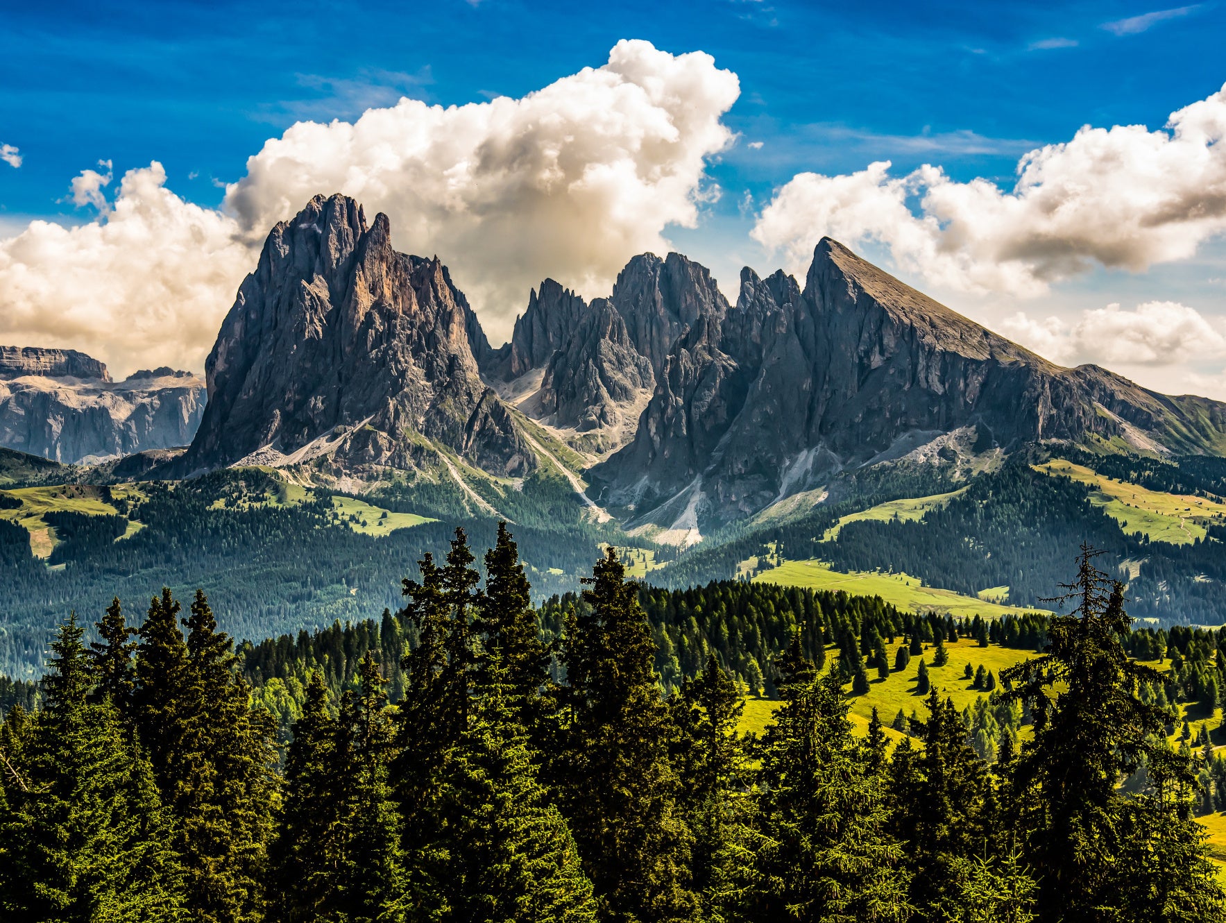 Obraz Wieloczęściowy Włoskie Dolomity – majestatyczny pejzaż górski do wnętrz nowoczesnych, skandynawskich i naturalnych 200x150