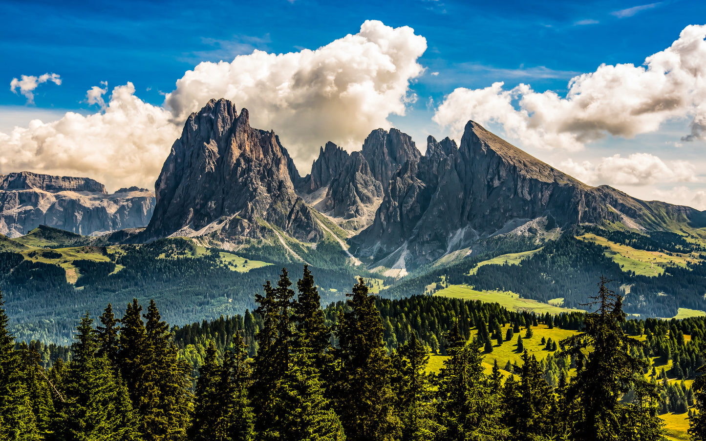 Obraz Wieloczęściowy Krajobraz Dolomitów – górska perspektywa do wnętrz rustykalnych i minimalistycznych 240x150