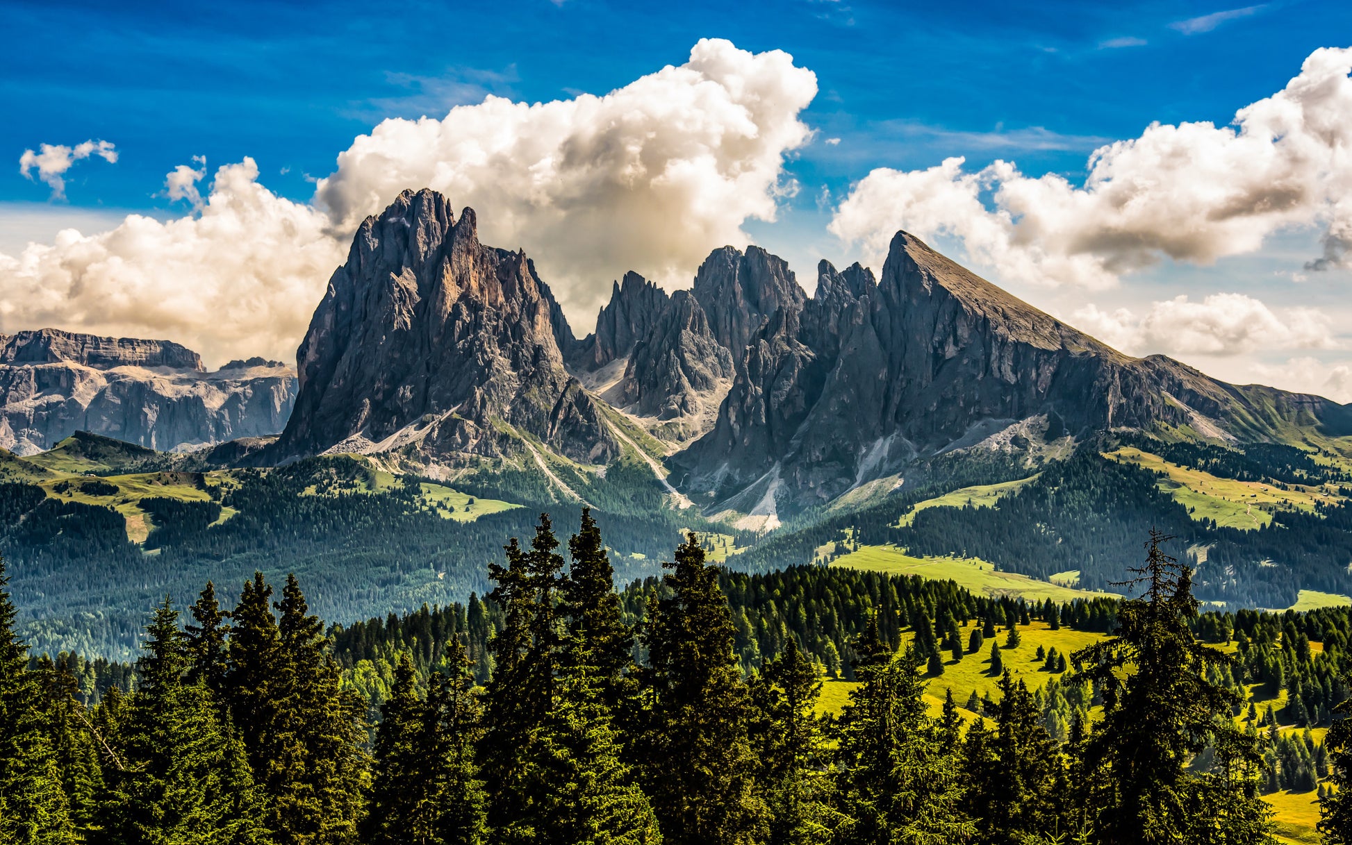 Obraz Wieloczęściowy Krajobraz Dolomitów – górska perspektywa do wnętrz rustykalnych i minimalistycznych 240x150