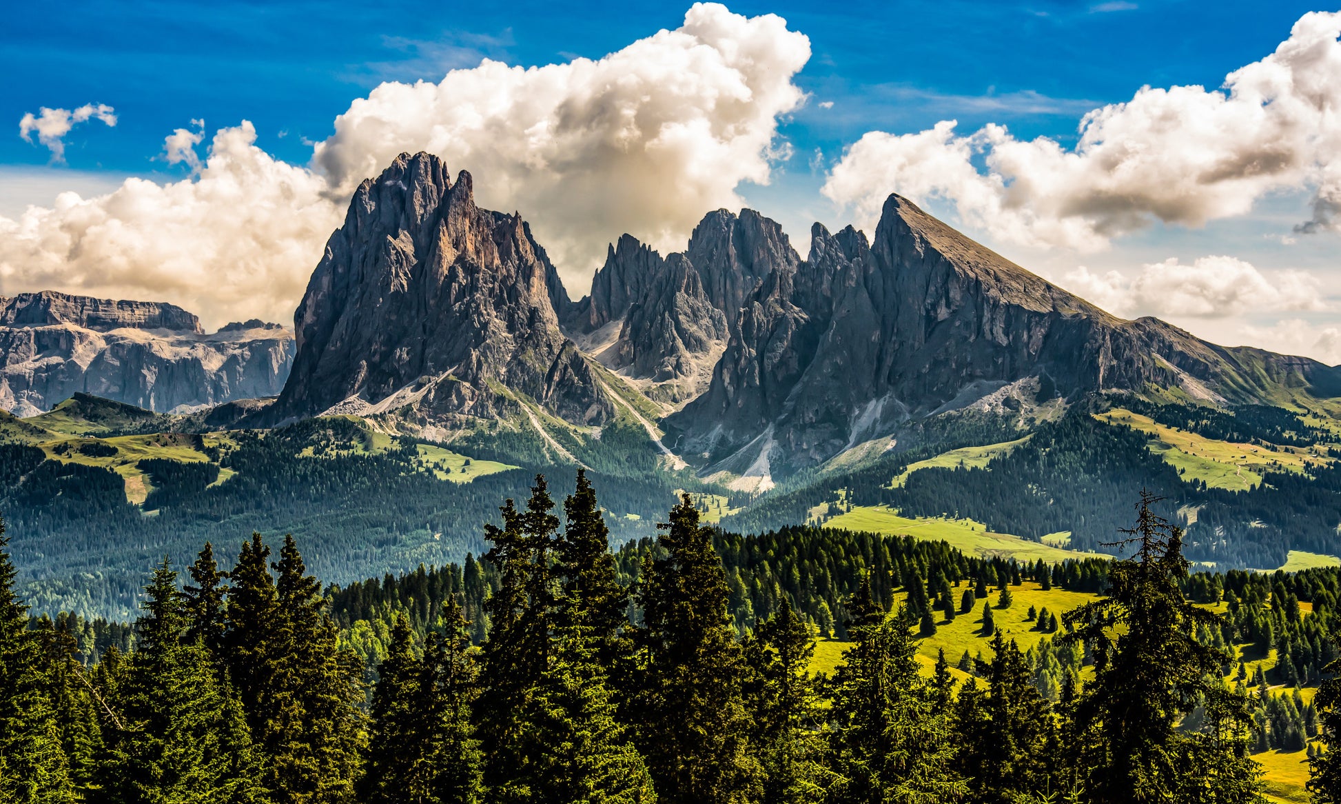 Obraz Wieloczęściowy Włoskie Dolomity – Majestatyczny Pejzaż Górski do wnętrz nowoczesnych i skandynawskich 250x150