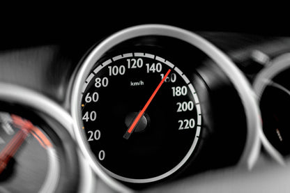 Obraz Wieloczęściowy Motoryzacyjny Prędkościomierz – dynamiczna dekoracja do wnętrz industrialnych i nowoczesnych 180x120