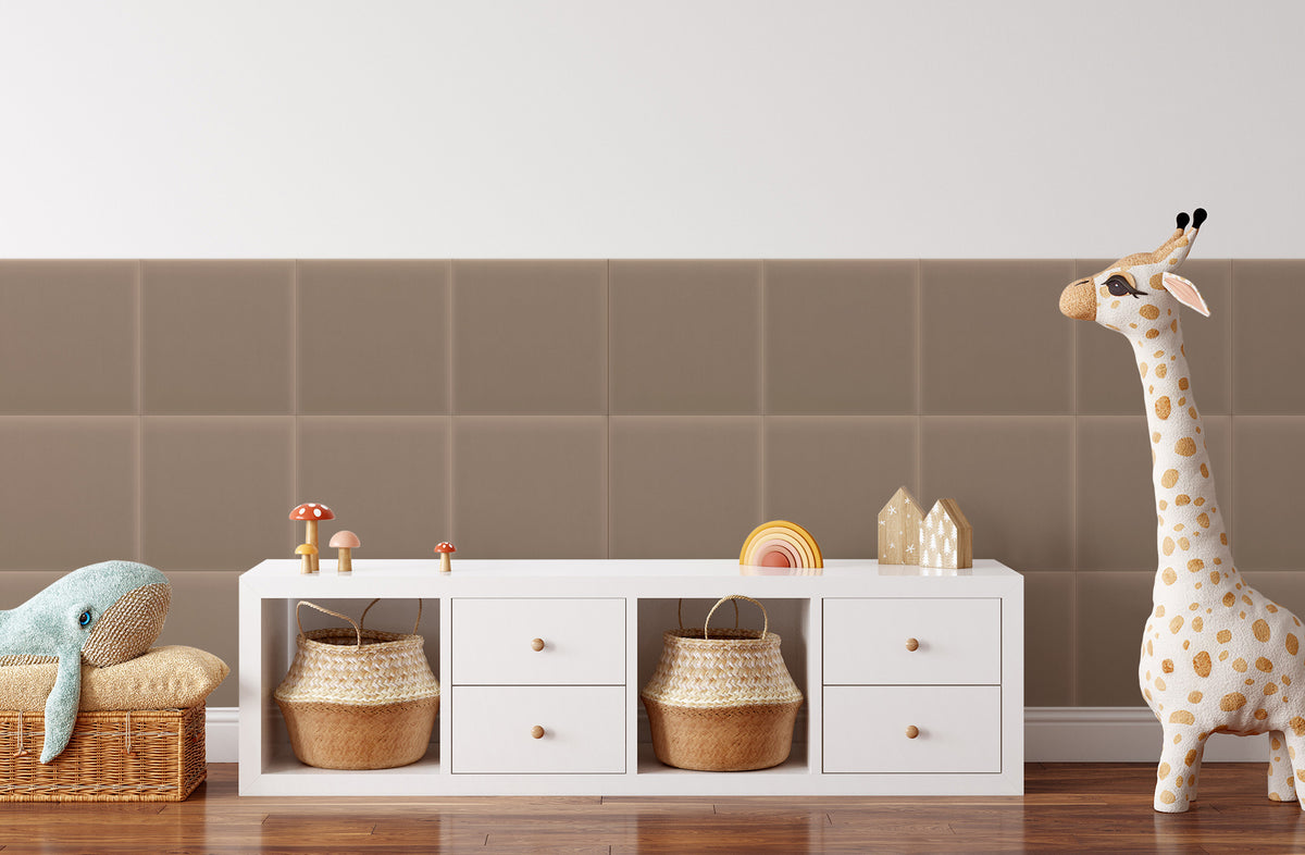 beżowy panel tapicerowany kwadrat 50x50 cm - aranżacja ściany w sypialni, tkanina Magic Velvet
